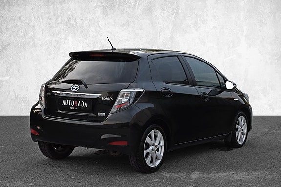 Toyota Yaris 4 of 18