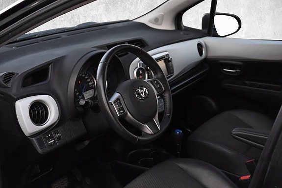 Toyota Yaris 10 of 18