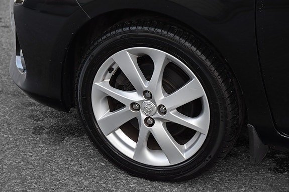 Toyota Yaris 6 of 18