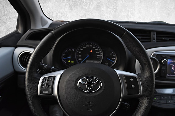 Toyota Yaris 11 of 18