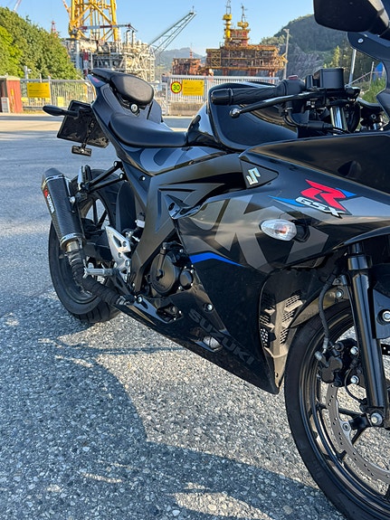 Suzuki GSX-R 125 3 of 4