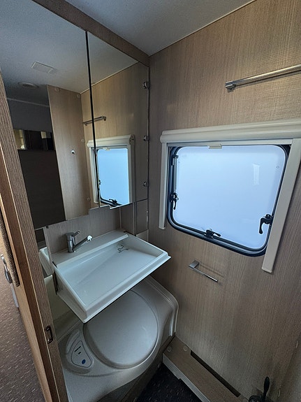 Adria Adora 753UK-3 køyer, nye akslinger/dekk, Alde 16 of 23