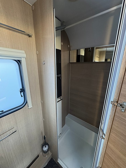 Adria Adora 753UK-3 køyer, nye akslinger/dekk, Alde 15 of 23