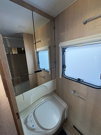 Adria Adora 753UK-3 køyer, nye akslinger/dekk, Alde 17 of 23