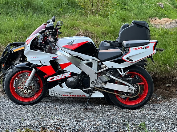 Honda CBR 900 RR 5 of 8