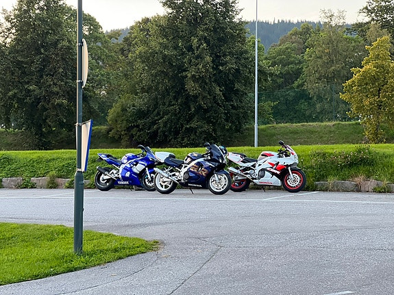 Honda CBR 900 RR 7 of 8