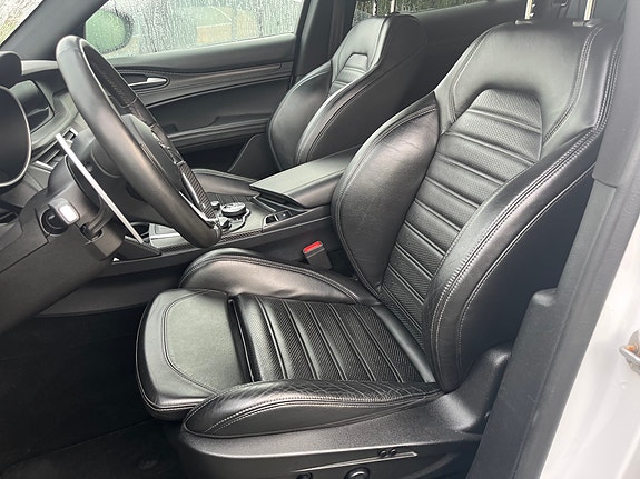 Alfa Romeo Stelvio 26 of 30