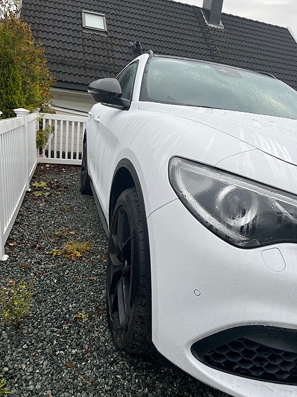 Alfa Romeo Stelvio 4 of 30