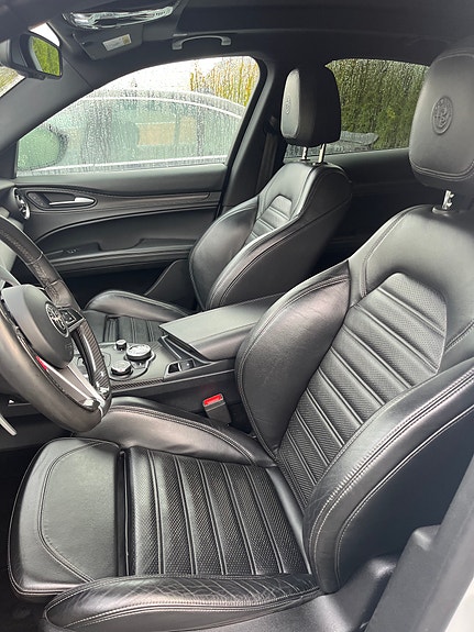Alfa Romeo Stelvio 27 of 30