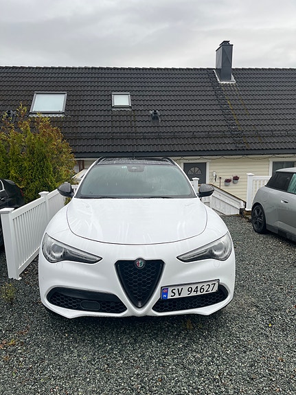Alfa Romeo Stelvio 2 of 30
