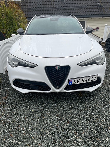 Alfa Romeo Stelvio 3 of 30