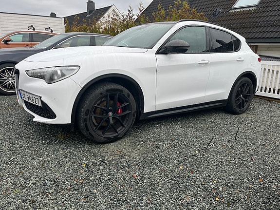 Alfa Romeo Stelvio 8 of 30