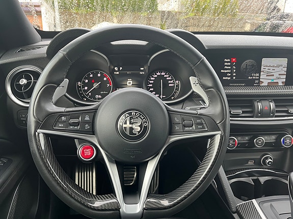 Alfa Romeo Stelvio 24 of 30