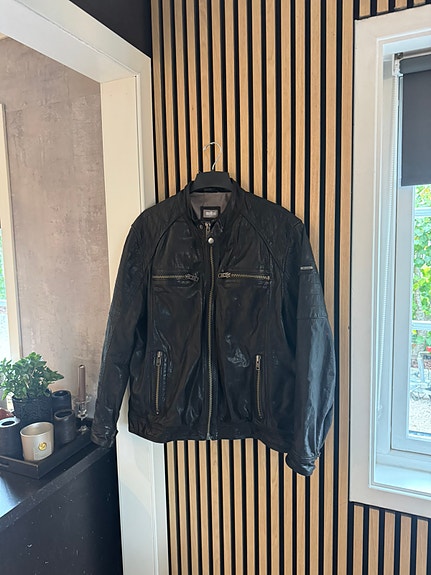 Skinn jakke str. 56 ( herre)