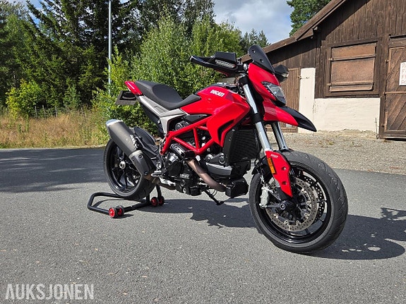 Ducati Hypermotard 939 2 of 17