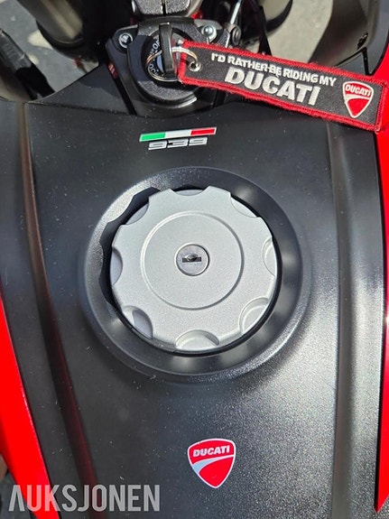 Ducati Hypermotard 939 12 of 17