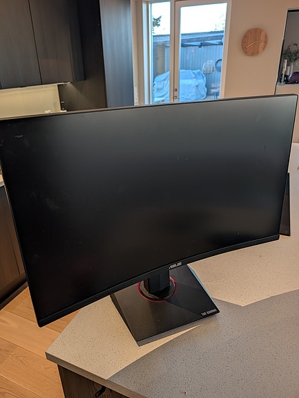 ASUS TUF Gaming 32" Curved – 144Hz – QHD – VG32VQ