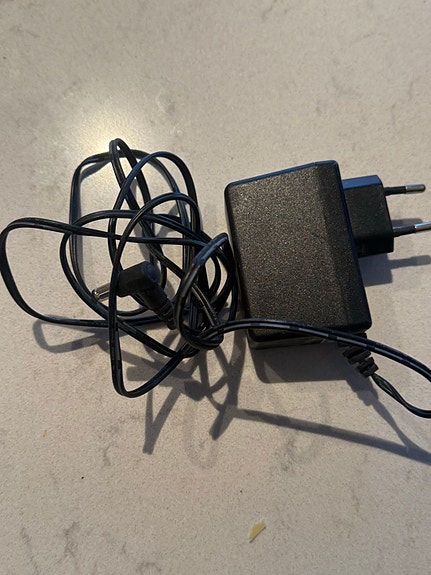 UMEC 12V 1A strømadapter – 12W