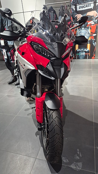Ducati Multistrada V4 Rally 4 of 5