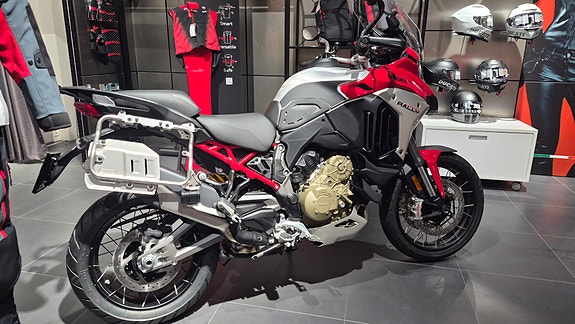 Ducati Multistrada V4 Rally 2 of 5