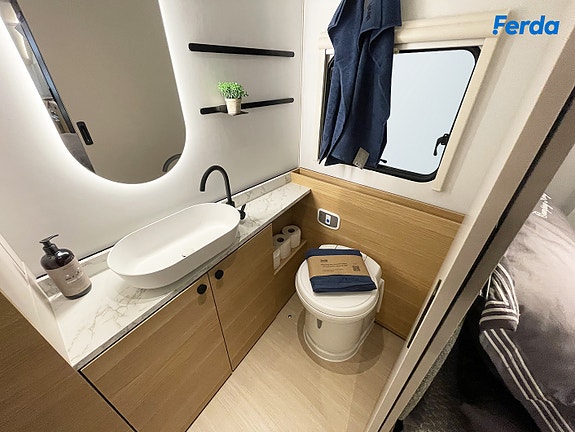 Adria Adora 663 UT - Alde | Enkeltsenger | Stort Bad | Elektrisk Gulvvarme 9 of 20