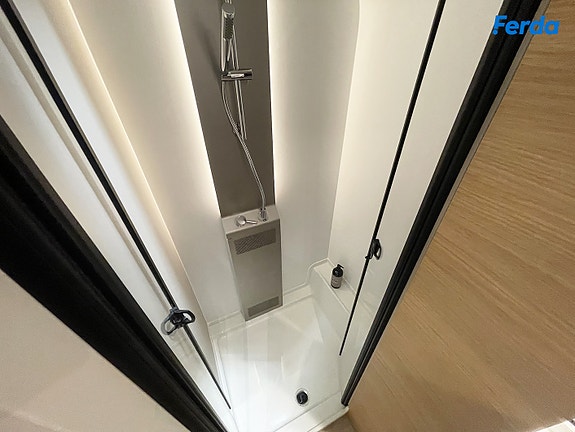 Adria Adora 663 UT - Alde | Enkeltsenger | Stort Bad | Elektrisk Gulvvarme 10 of 20