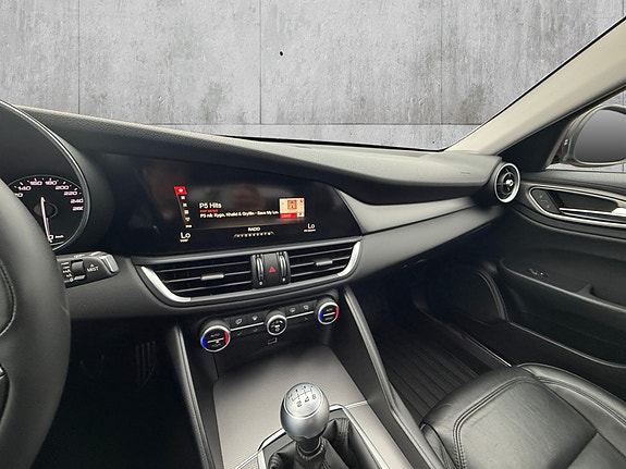 Alfa Romeo Giulia 15 of 20