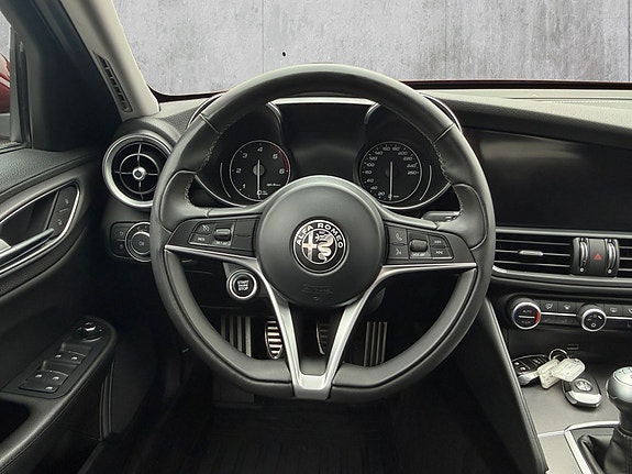 Alfa Romeo Giulia 13 of 20