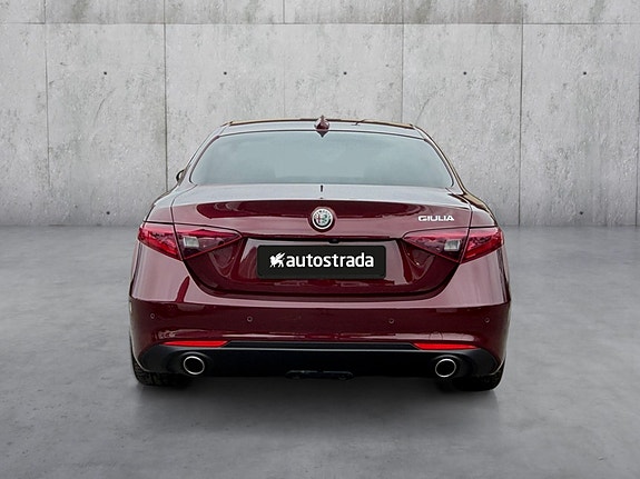 Alfa Romeo Giulia 4 of 20