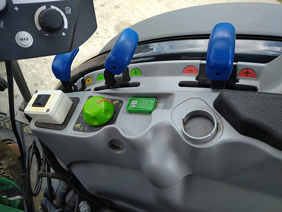 Deutz Fahr Agroplus 420FF 4 of 28
