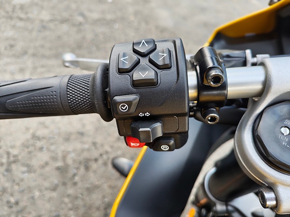 Triumph Daytona 660 Cosmic Yellow 10 of 12