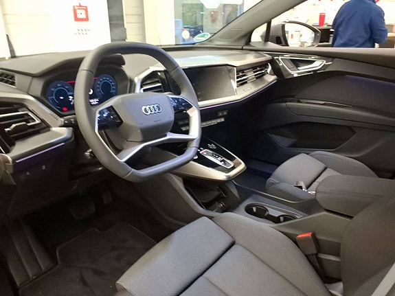 Audi Q4 e-tron 40 RWD - Flex lease - Head-up, 360° kamera 12
