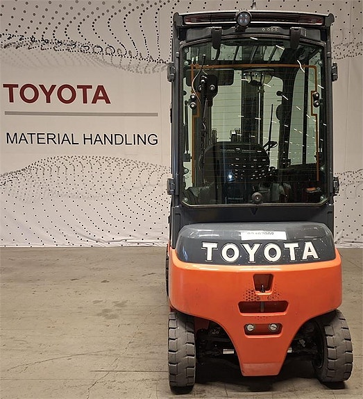 Toyota 8FBM20T 2 of 4