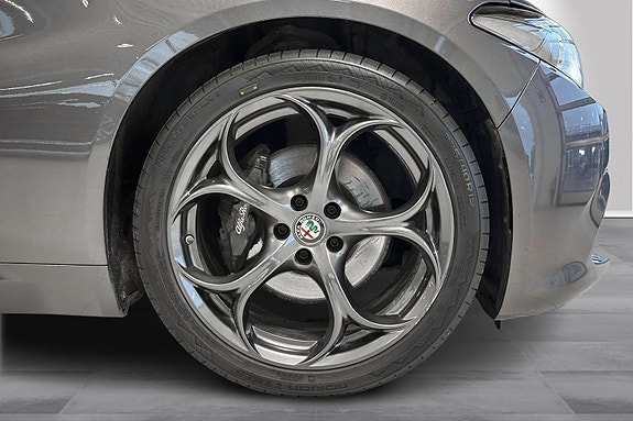 Alfa Romeo Giulia 24 of 30