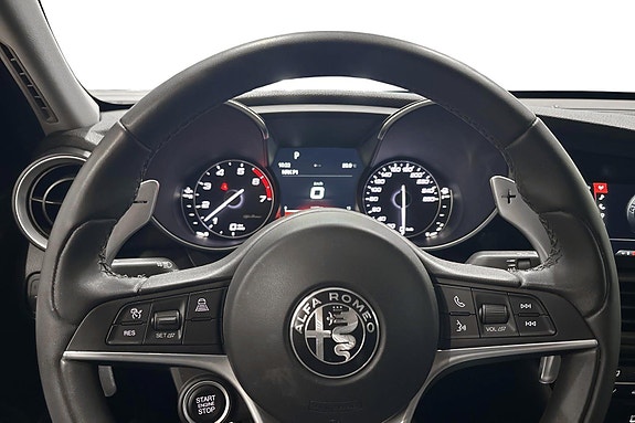 Alfa Romeo Giulia 9 of 30