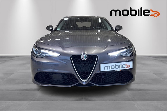 Alfa Romeo Giulia 18 of 30