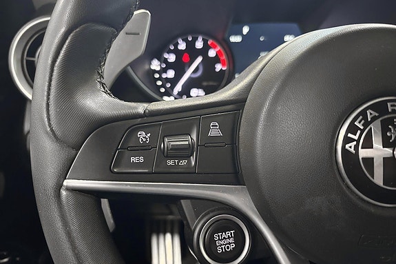 Alfa Romeo Giulia 16 of 30