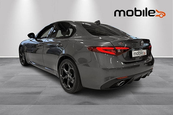 Alfa Romeo Giulia 21 of 30