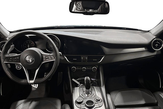 Alfa Romeo Giulia 6 of 30