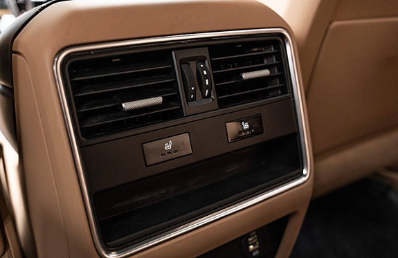 Porsche Cayenne 23 of 27