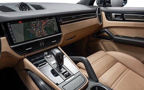Porsche Cayenne 4 of 27
