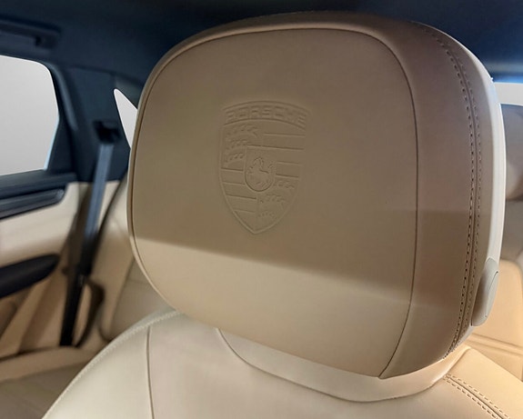 Porsche Cayenne 21 of 27
