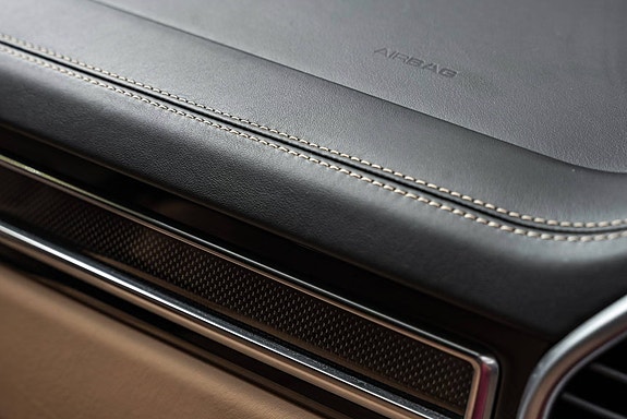 Porsche Cayenne 19 of 27