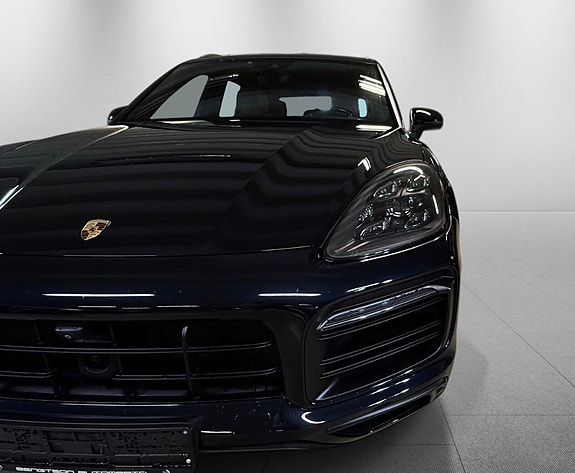 Porsche Cayenne 3 of 27