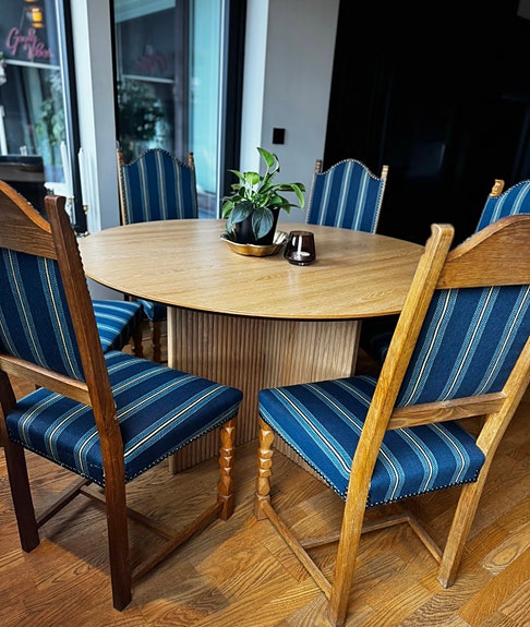 6 vintage spisestuestoler i eik – Henning Kjærnulf design