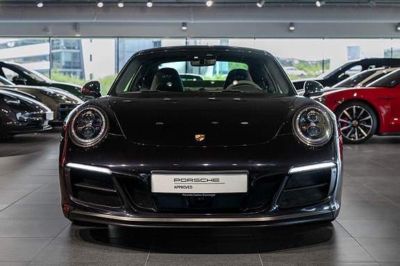 Porsche 911 Carrera 4 GTS 8 of 30