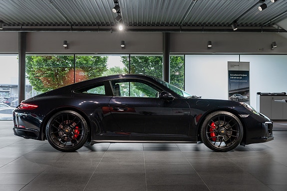 Porsche 911 Carrera 4 GTS 6 of 30