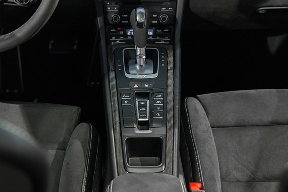 Porsche 911 Carrera 4 GTS 22 of 30