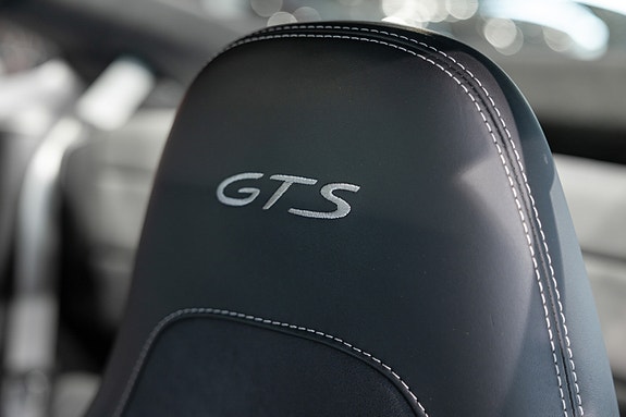 Porsche 911 Carrera 4 GTS 27 of 30