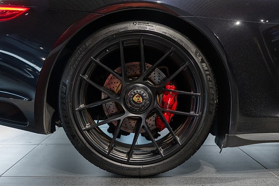 Porsche 911 Carrera 4 GTS 13 of 30